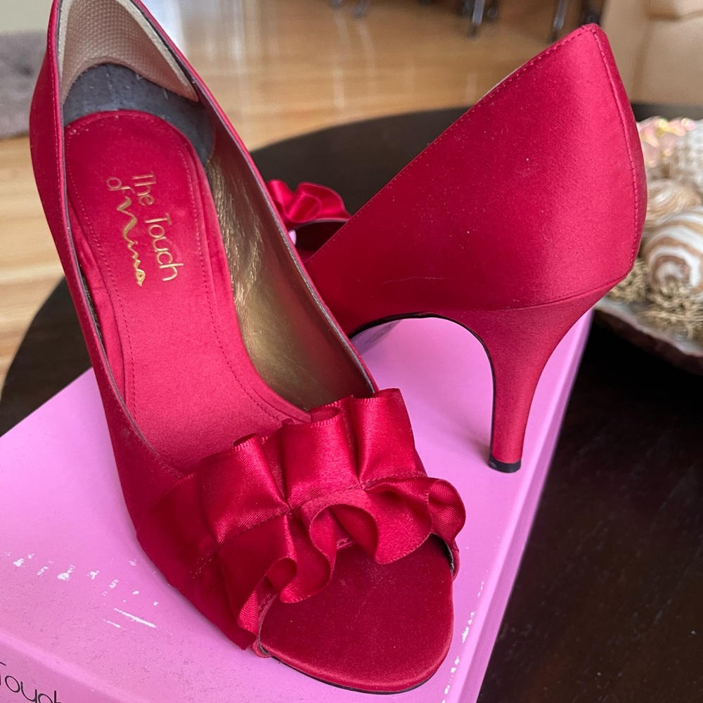 Nina Red satin shoes. Like New